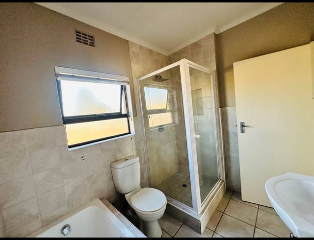 2 BEDROOM APARTMENT FOR SALE IN WILGEHEUWEL